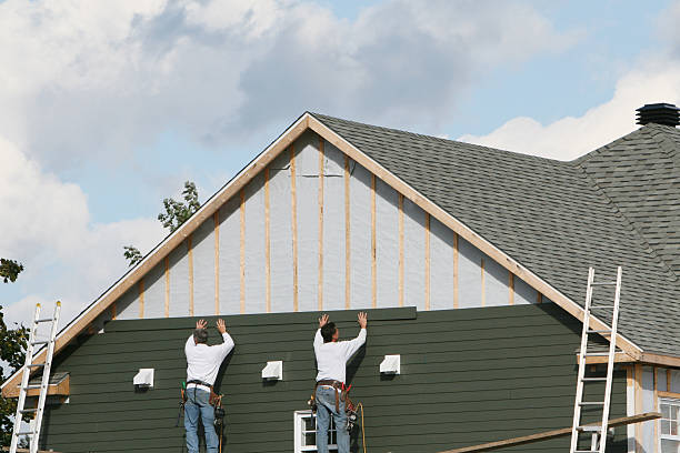Professional Siding Installation technician working in Schiller Park, IL